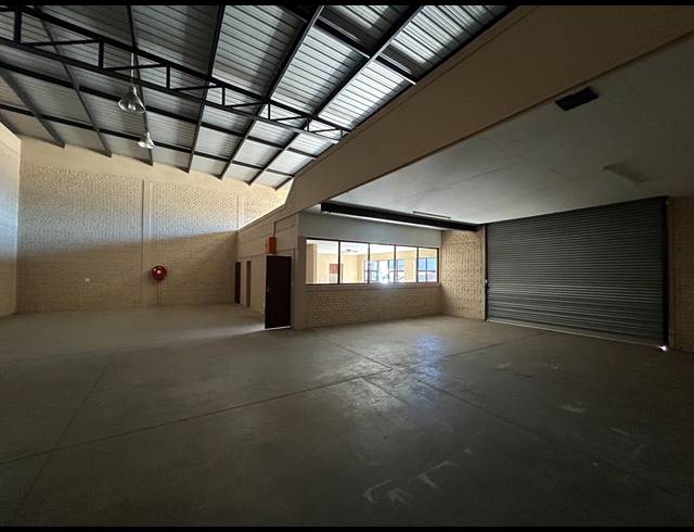 334M² WAREHOUSE TO LET IN POMONA